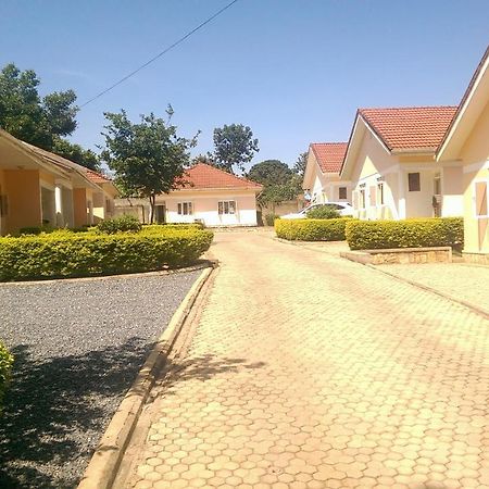 Corinya Serviced Apartments Entebbe Extérieur photo