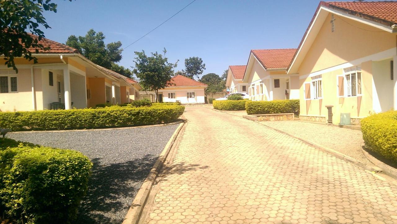 Corinya Serviced Apartments Entebbe Extérieur photo