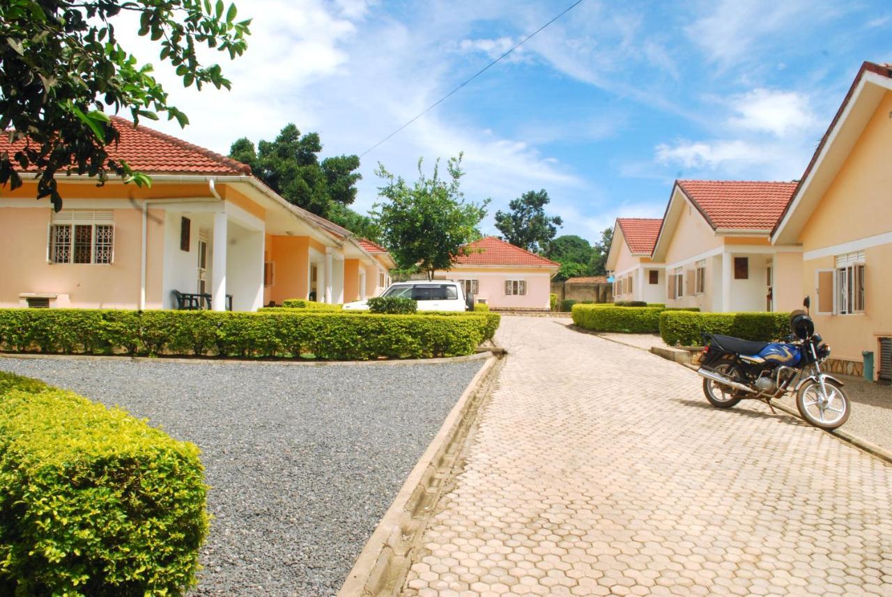 Corinya Serviced Apartments Entebbe Extérieur photo